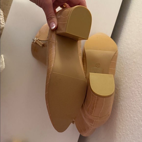 J. Adams Zuma Ankle Bootie Closed Pointed Toe Low Block Heel ZipUp Croc-Embossed - Picture 5 of 6